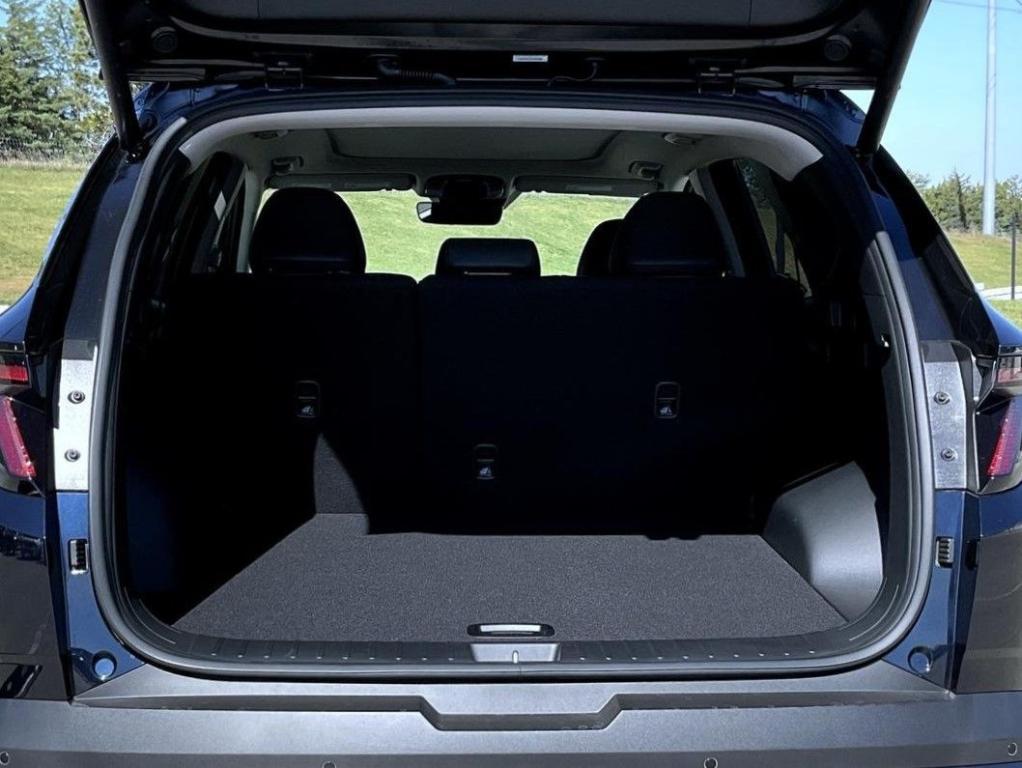 new 2025 Hyundai TUCSON Hybrid car, priced at $37,709