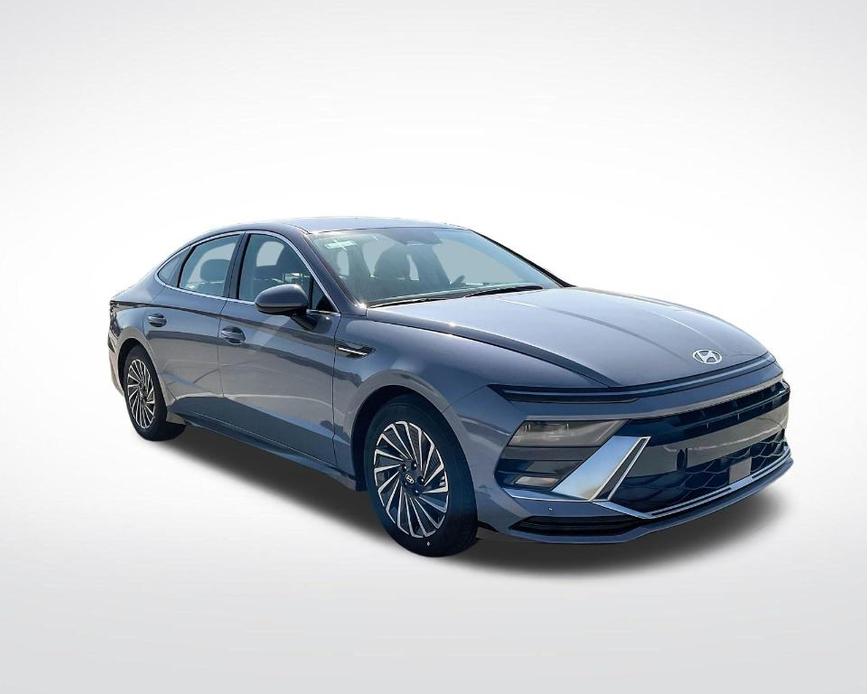 new 2025 Hyundai Sonata Hybrid car, priced at $32,054