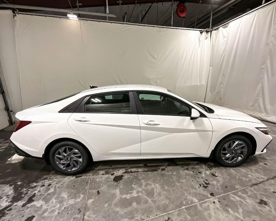 new 2025 Hyundai ELANTRA HEV car, priced at $23,384