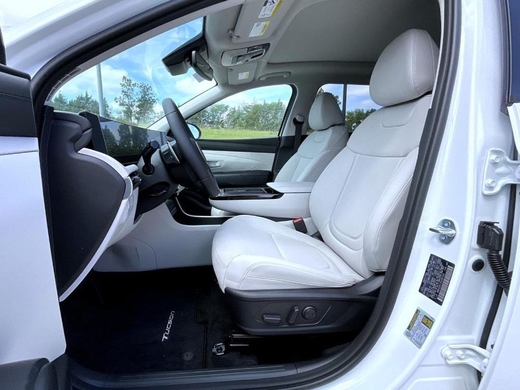 new 2025 Hyundai TUCSON Hybrid car, priced at $37,899