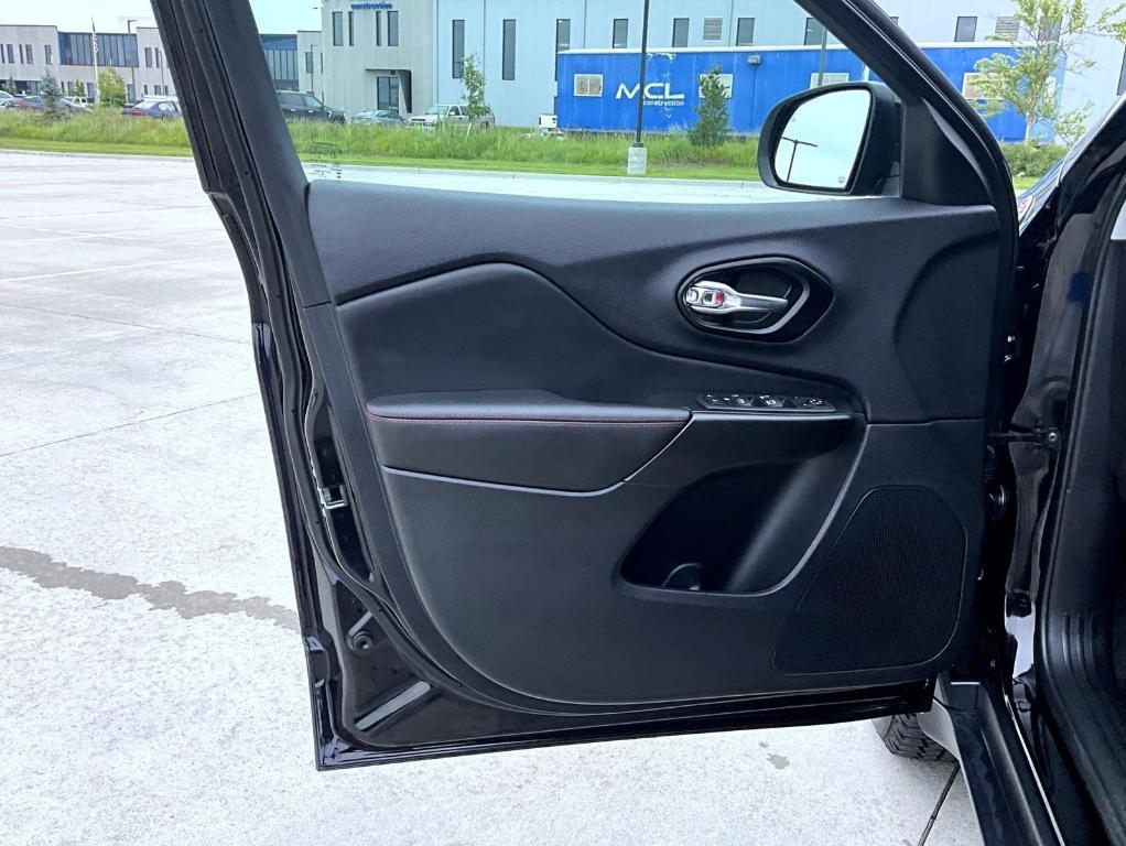 used 2022 Jeep Cherokee car, priced at $28,206