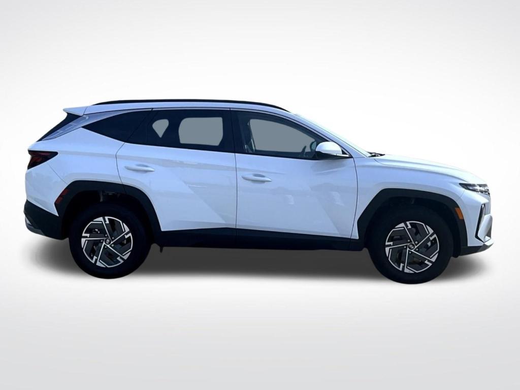 new 2025 Hyundai TUCSON Hybrid car, priced at $35,009
