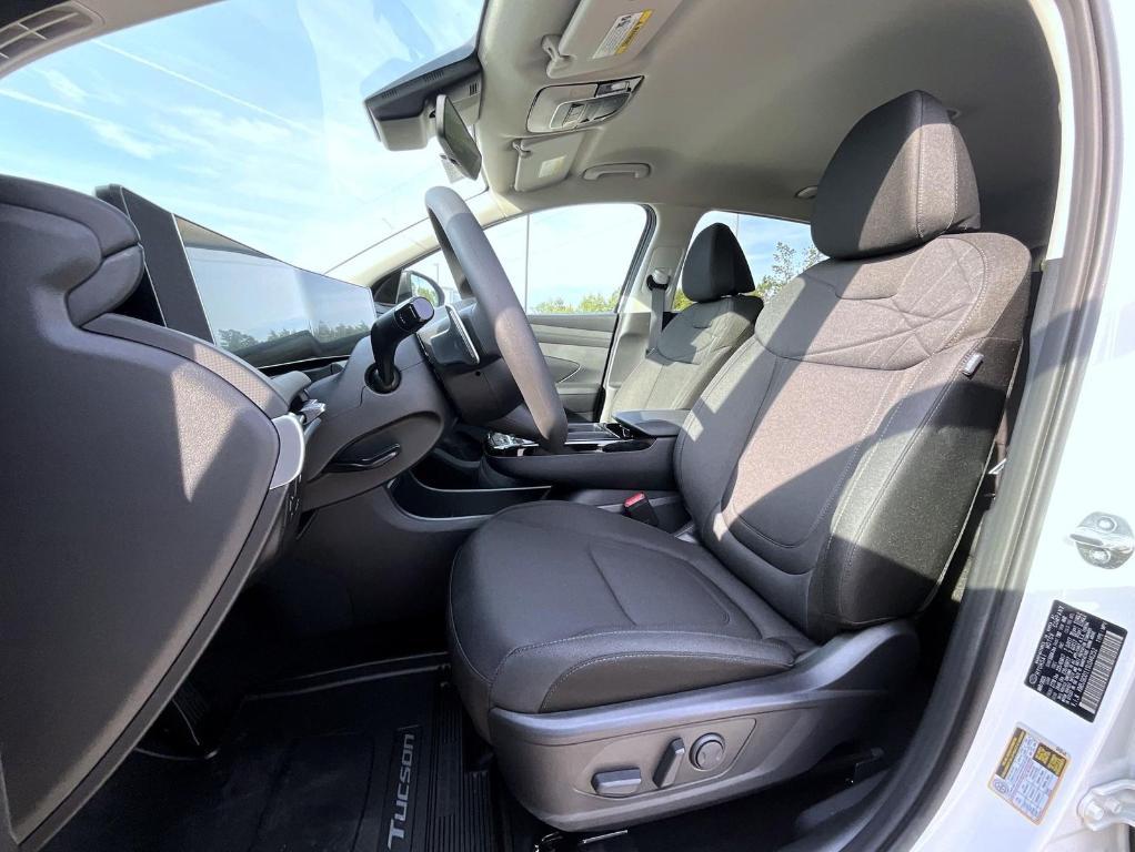 new 2025 Hyundai TUCSON Hybrid car, priced at $35,009