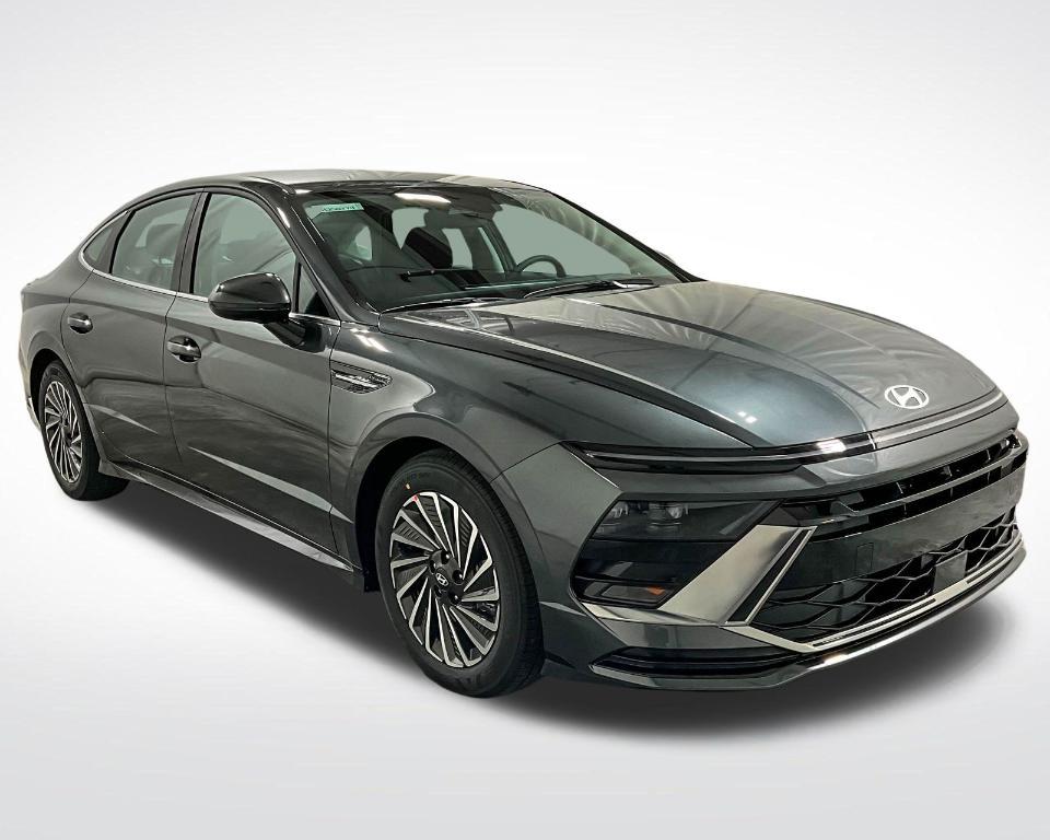 new 2025 Hyundai Sonata Hybrid car, priced at $32,779