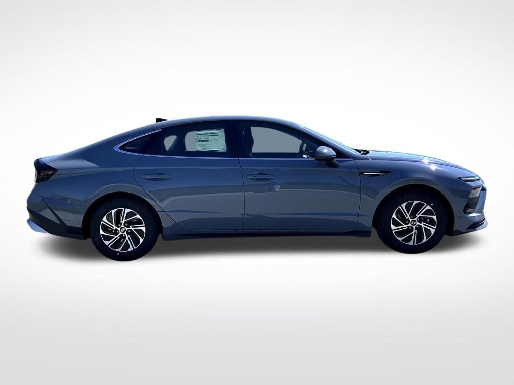 new 2026 Hyundai Sonata Hybrid car, priced at $30,599