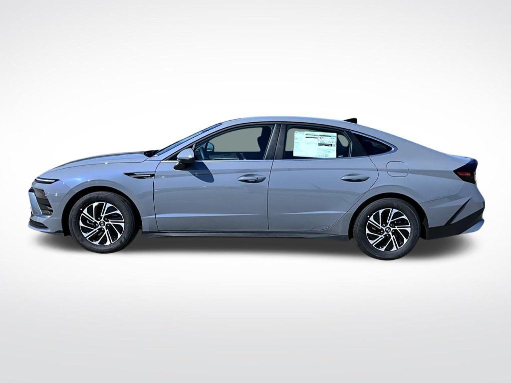 new 2026 Hyundai Sonata Hybrid car, priced at $30,599