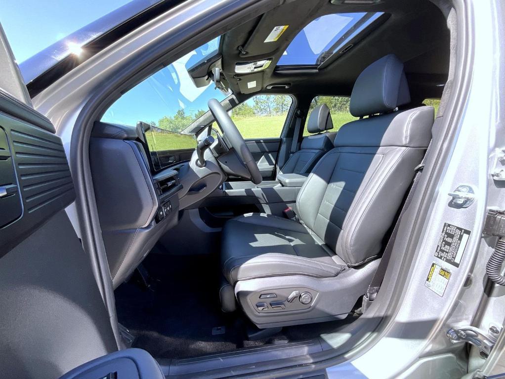 new 2025 Hyundai Santa Fe car, priced at $47,538