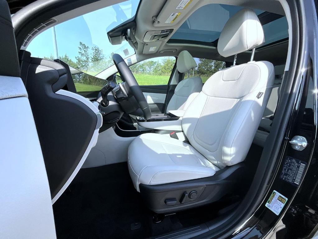 new 2025 Hyundai TUCSON Hybrid car, priced at $37,984