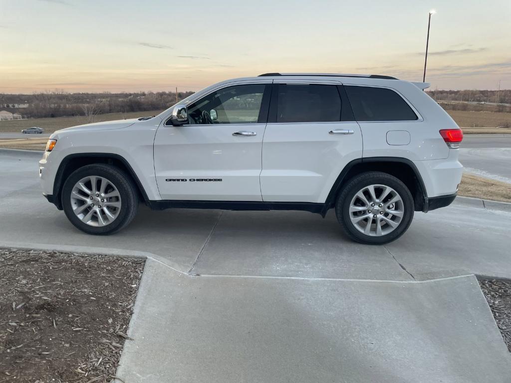 used 2017 Jeep Grand Cherokee car, priced at $15,876