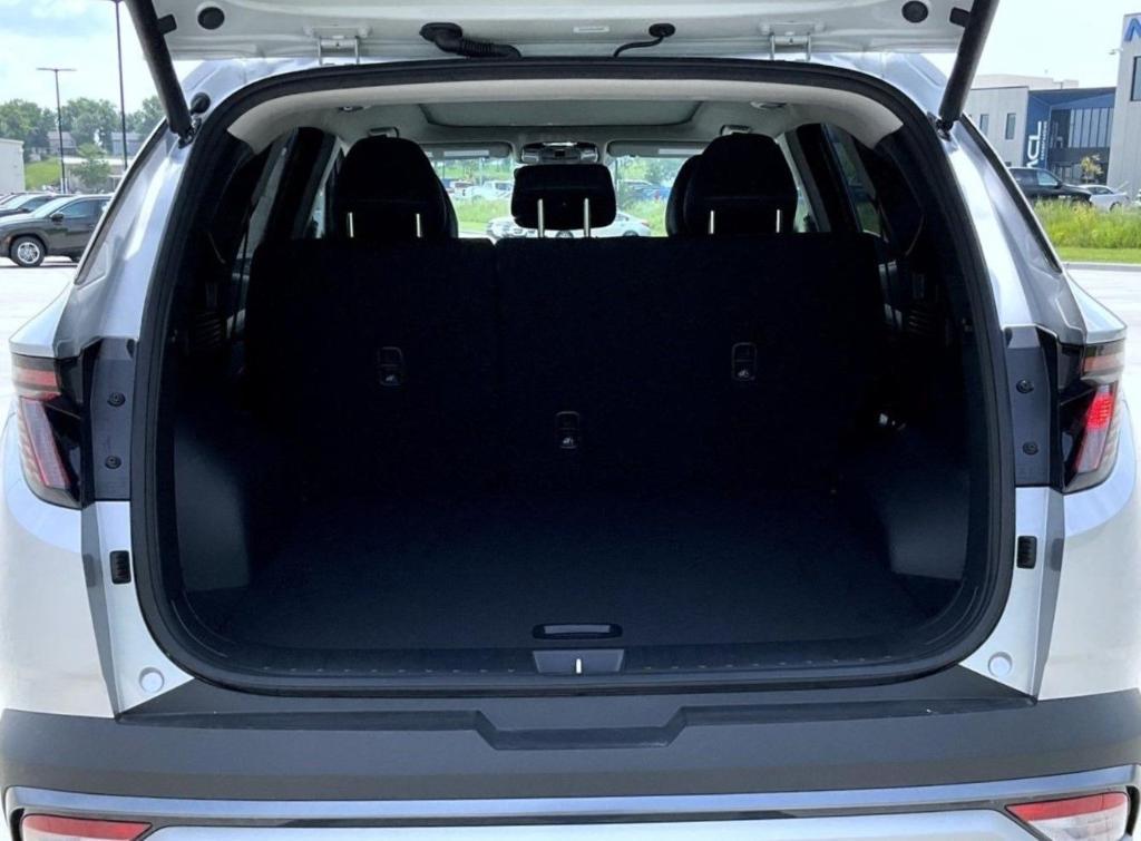 new 2025 Hyundai TUCSON Hybrid car, priced at $37,763