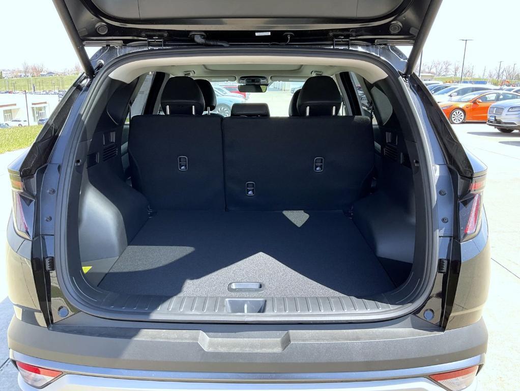 new 2025 Hyundai TUCSON Hybrid car, priced at $37,389