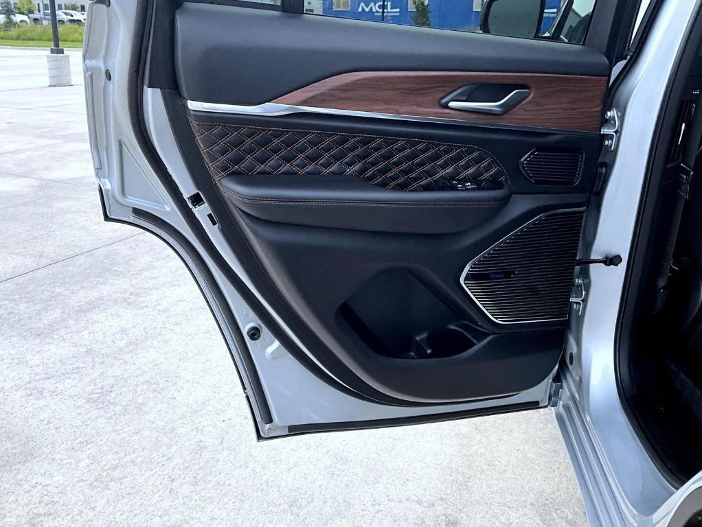 used 2022 Jeep Grand Cherokee car, priced at $38,699