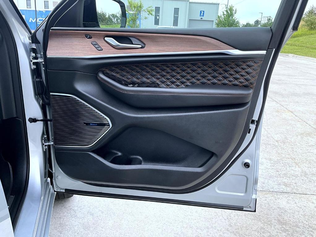 used 2022 Jeep Grand Cherokee car, priced at $38,699