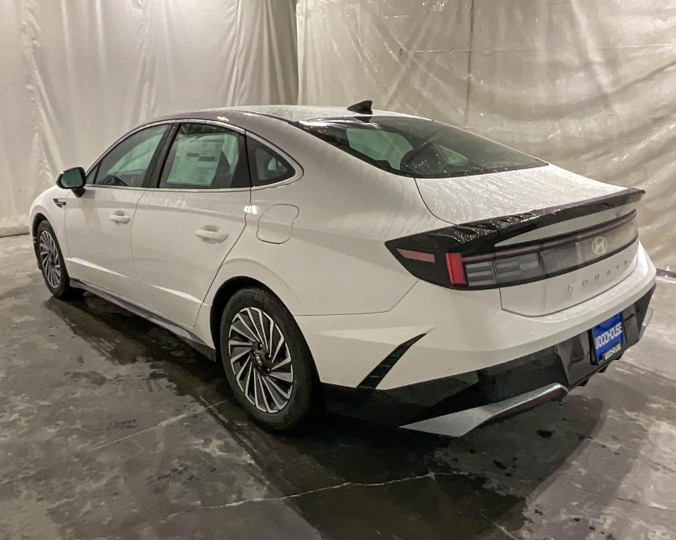 new 2025 Hyundai Sonata Hybrid car, priced at $28,469
