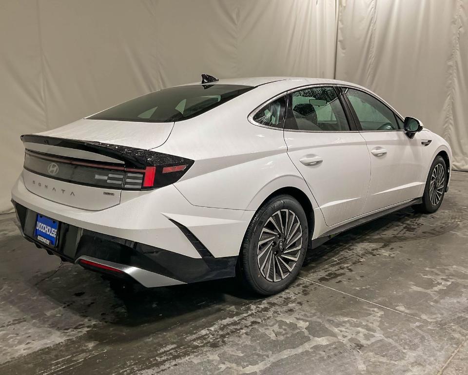 new 2025 Hyundai Sonata Hybrid car, priced at $28,469