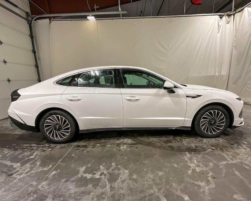 new 2025 Hyundai Sonata Hybrid car, priced at $28,469
