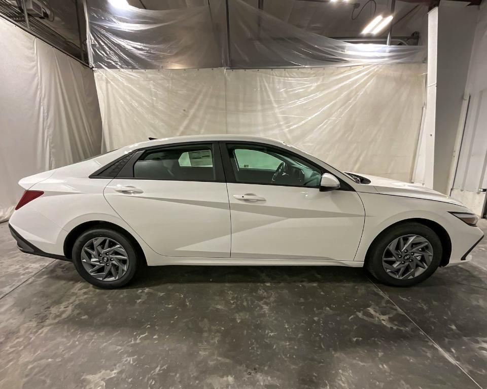 new 2025 Hyundai ELANTRA HEV car, priced at $23,009