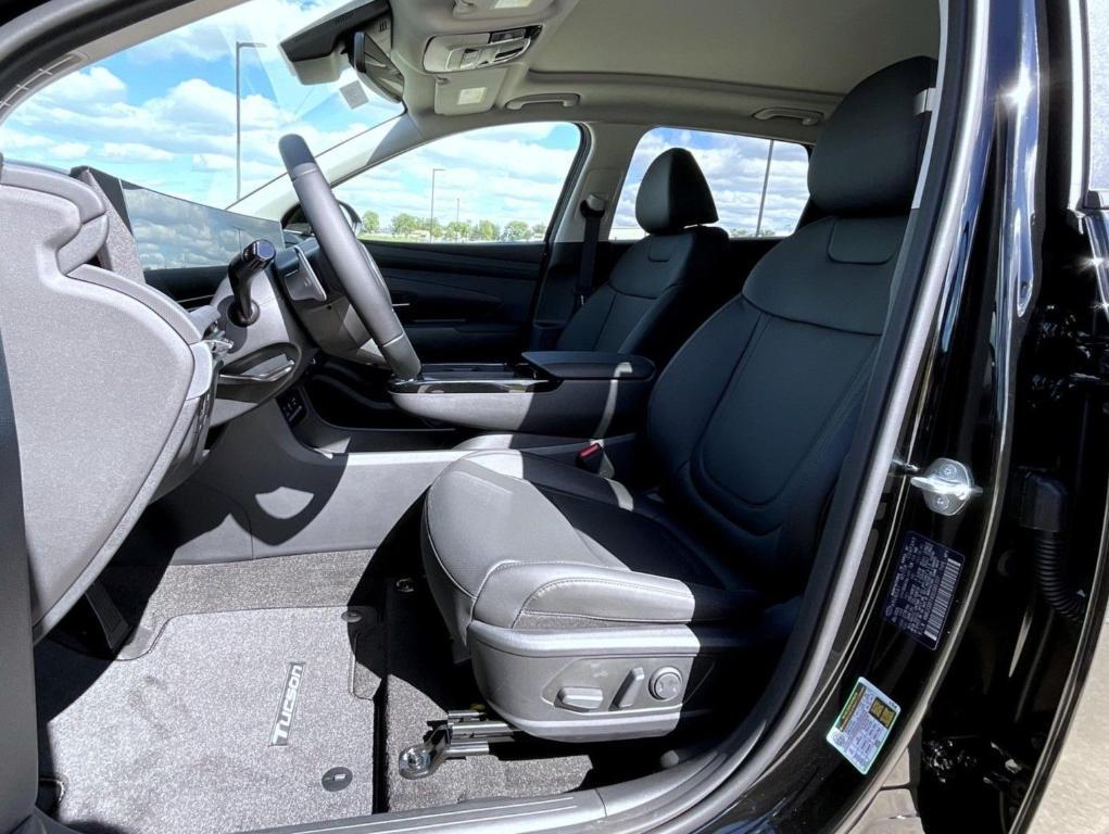 new 2025 Hyundai TUCSON Hybrid car, priced at $32,899