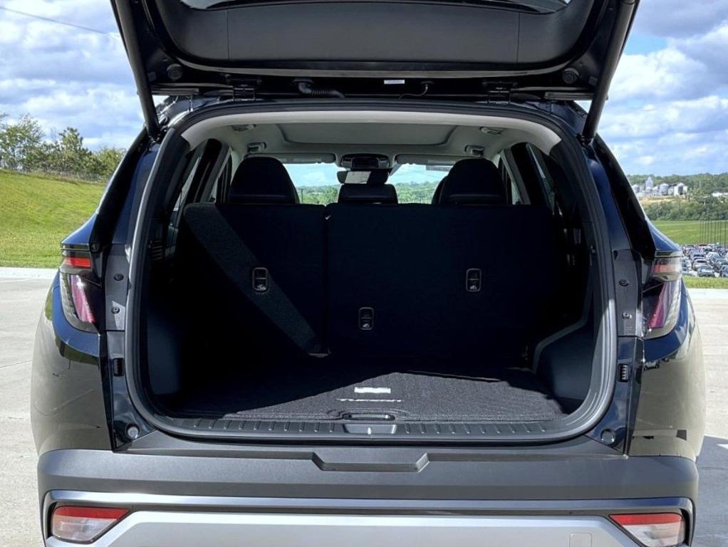 new 2025 Hyundai TUCSON Hybrid car, priced at $32,899