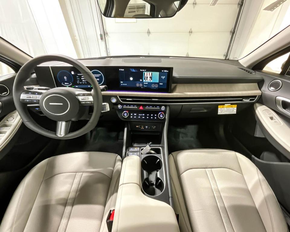 new 2025 Hyundai Sonata Hybrid car, priced at $39,079