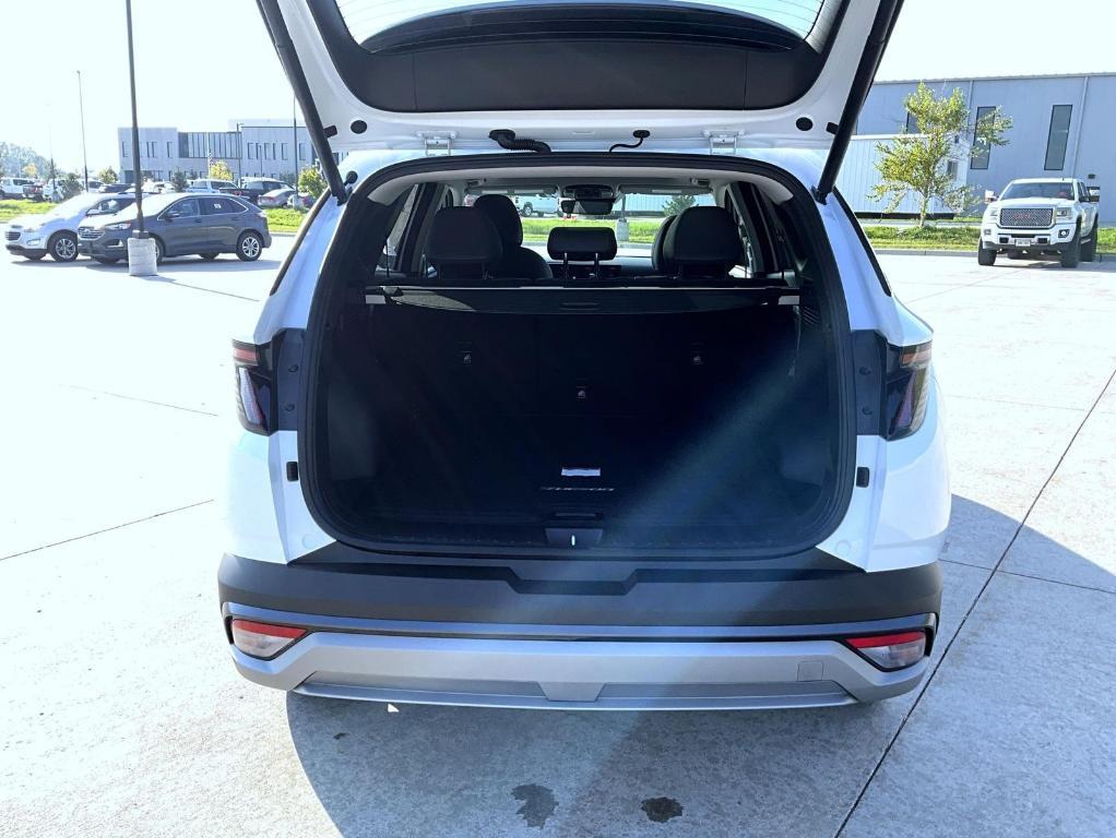new 2025 Hyundai TUCSON Hybrid car, priced at $36,805