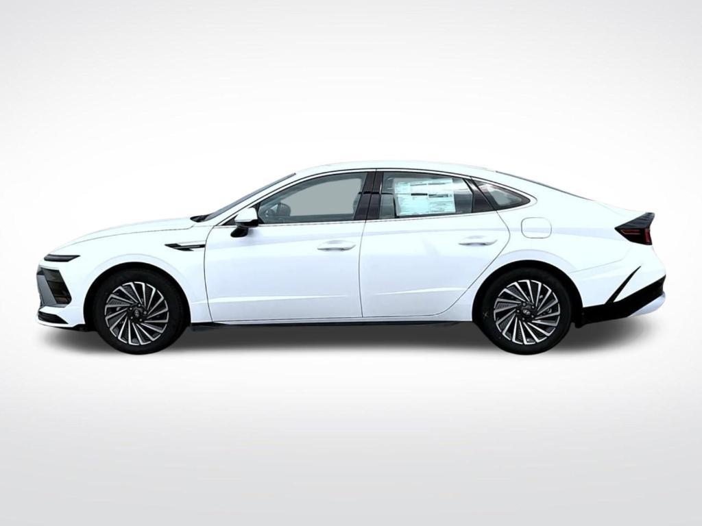 new 2025 Hyundai Sonata Hybrid car, priced at $31,979