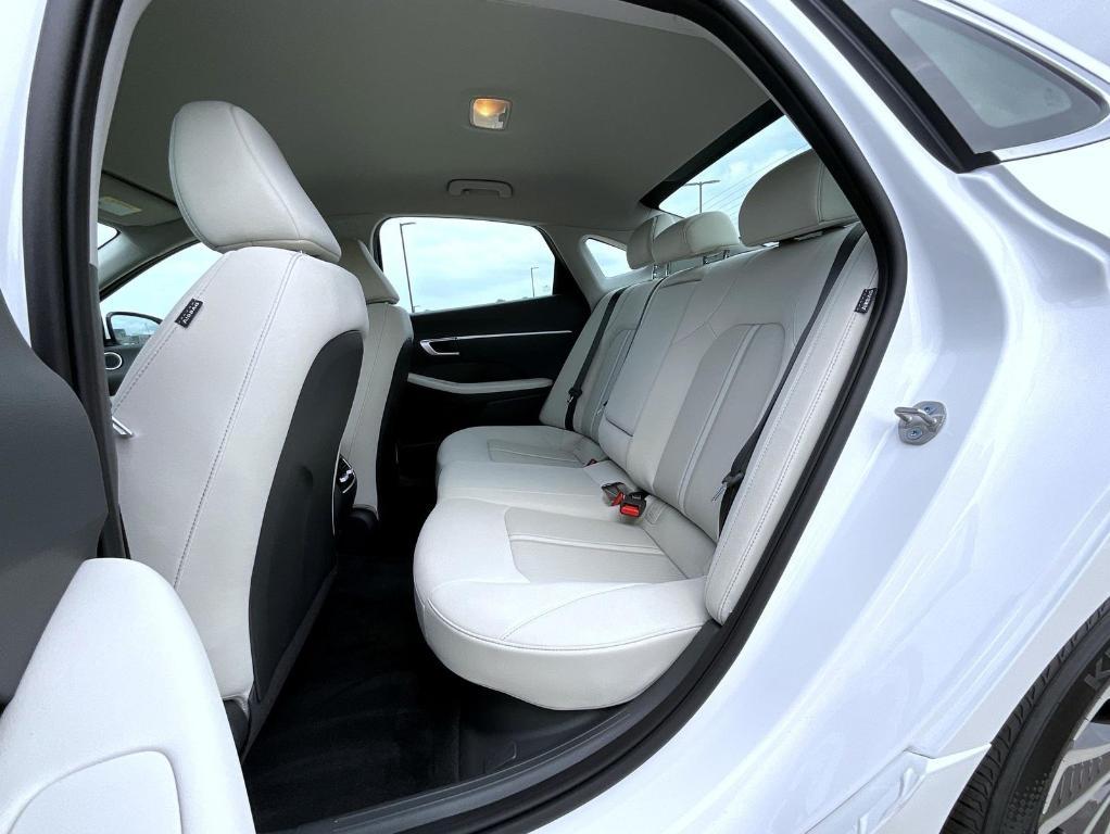 new 2025 Hyundai Sonata Hybrid car, priced at $31,979