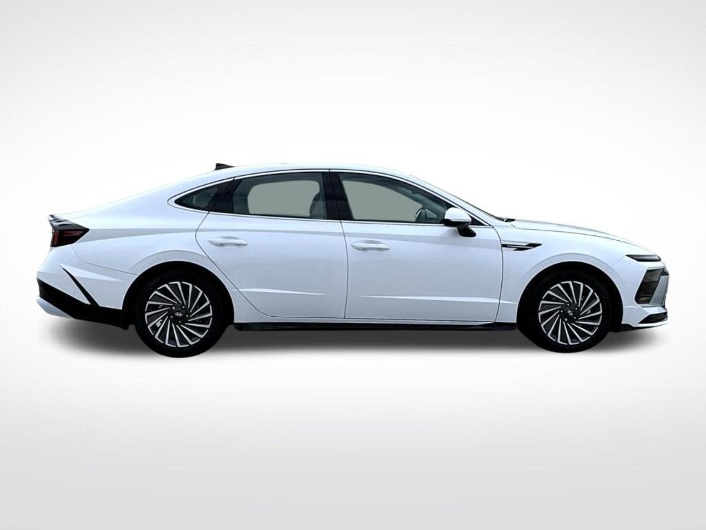 new 2025 Hyundai Sonata Hybrid car, priced at $31,979