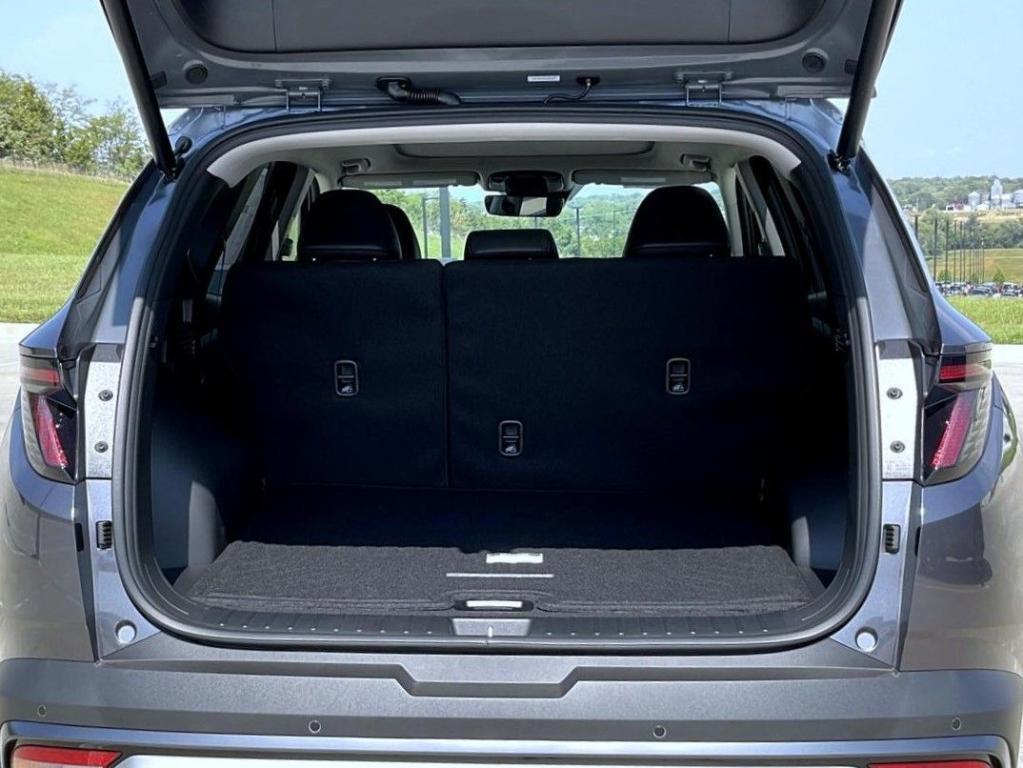 new 2025 Hyundai TUCSON Hybrid car, priced at $40,990