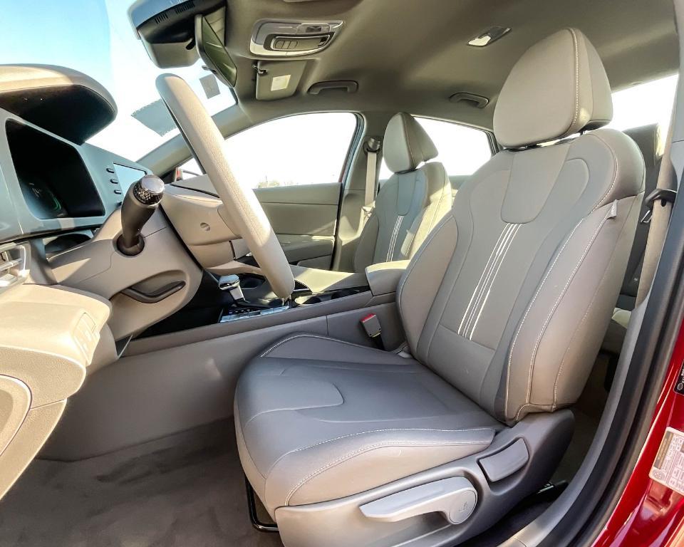 new 2025 Hyundai Elantra HEV car, priced at $27,604