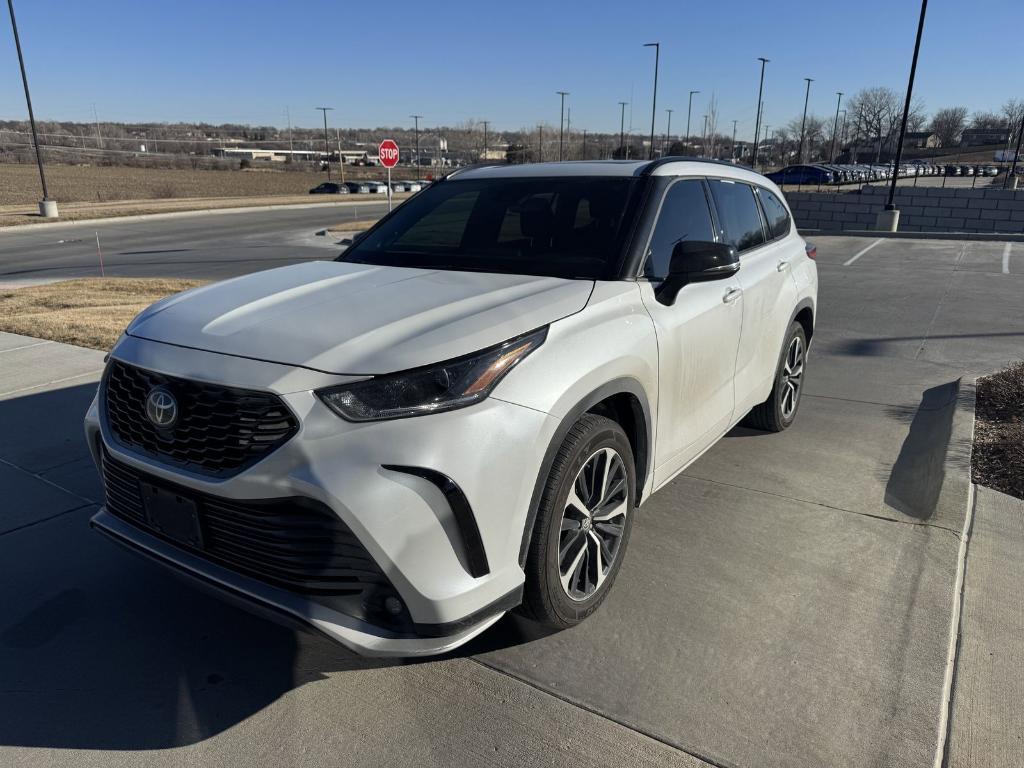 used 2022 Toyota Highlander car, priced at $38,884