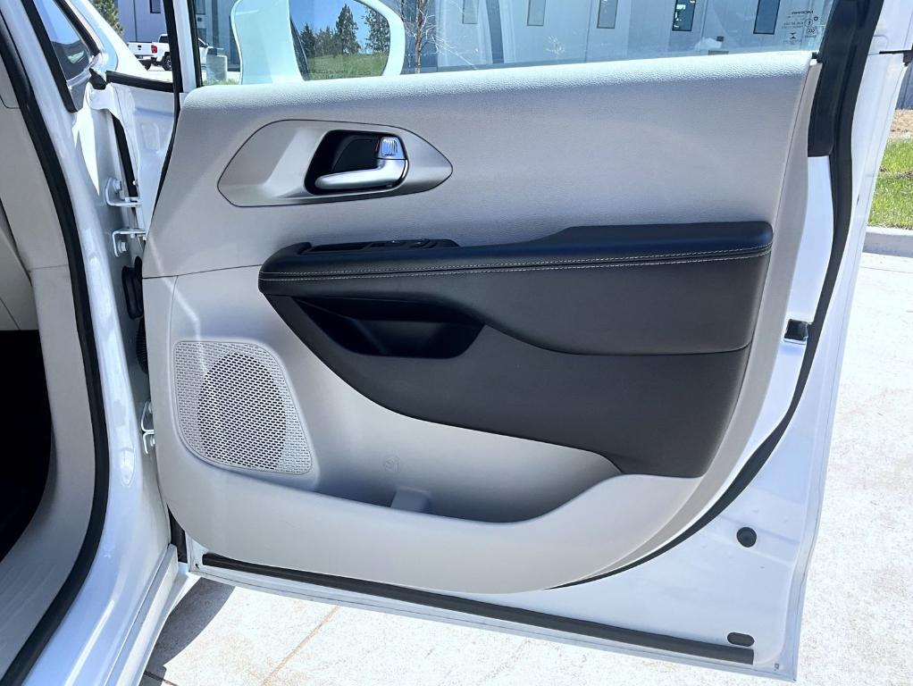 used 2021 Chrysler Pacifica car, priced at $19,438