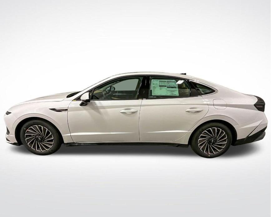 new 2025 Hyundai Sonata Hybrid car, priced at $39,899