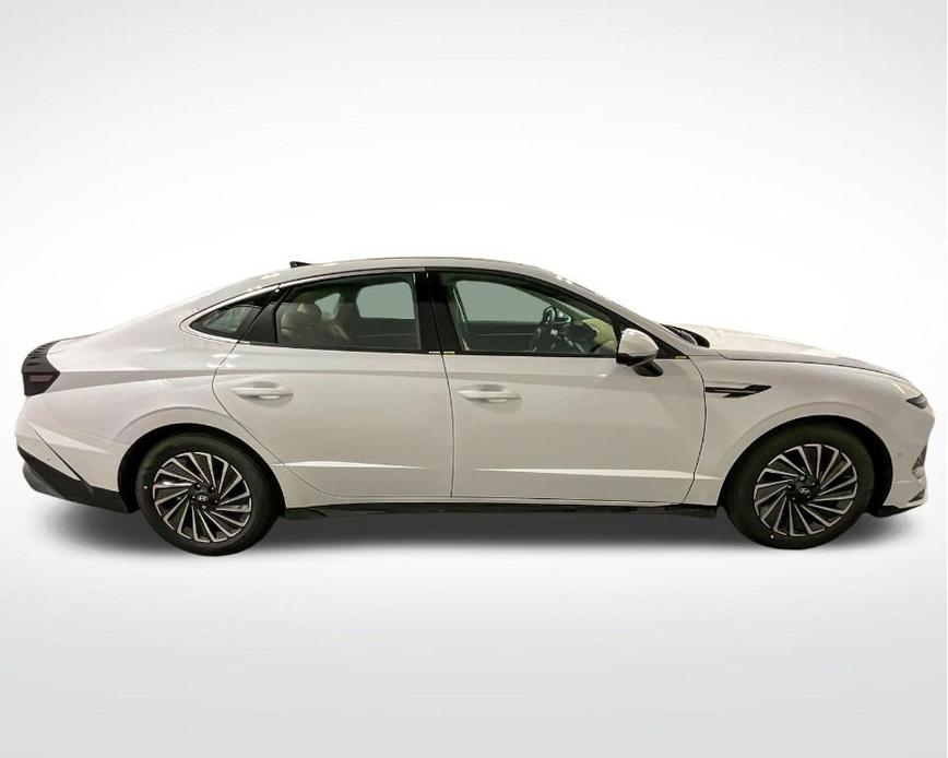 new 2025 Hyundai Sonata Hybrid car, priced at $39,899