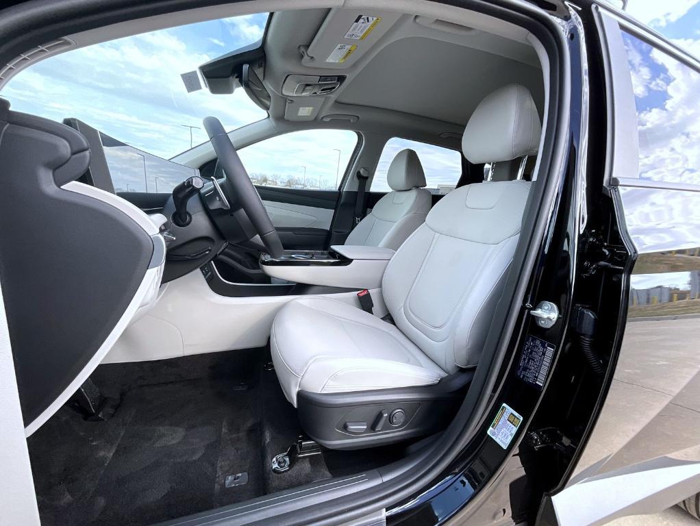 new 2025 Hyundai TUCSON Hybrid car, priced at $37,389