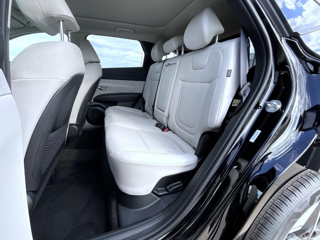 new 2025 Hyundai TUCSON Hybrid car, priced at $37,389