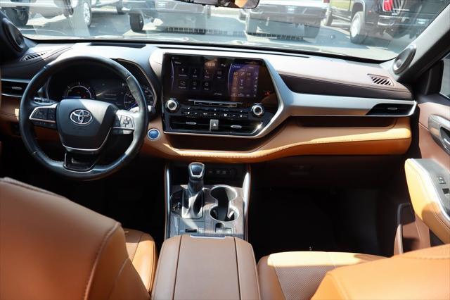 used 2020 Toyota Highlander Hybrid car, priced at $34,900