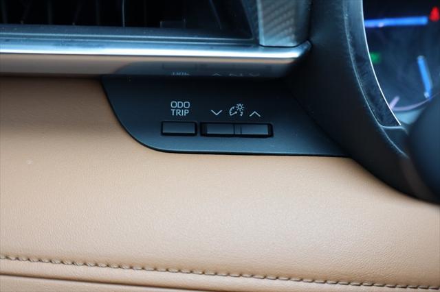 used 2020 Toyota Highlander Hybrid car, priced at $34,900