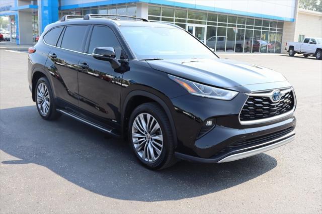 used 2020 Toyota Highlander Hybrid car, priced at $34,900