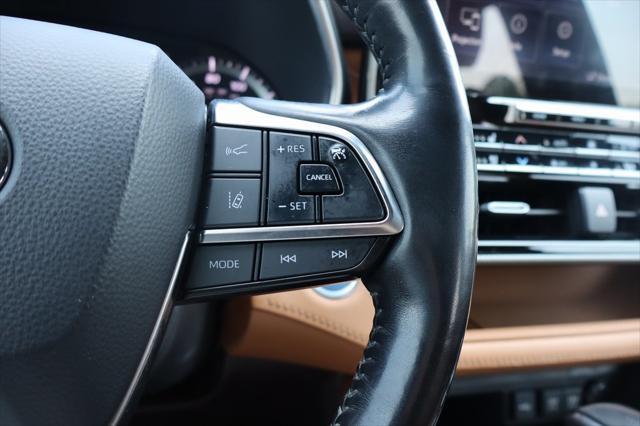used 2020 Toyota Highlander Hybrid car, priced at $34,900