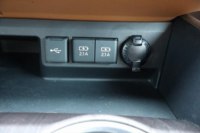 used 2020 Toyota Highlander Hybrid car, priced at $34,900