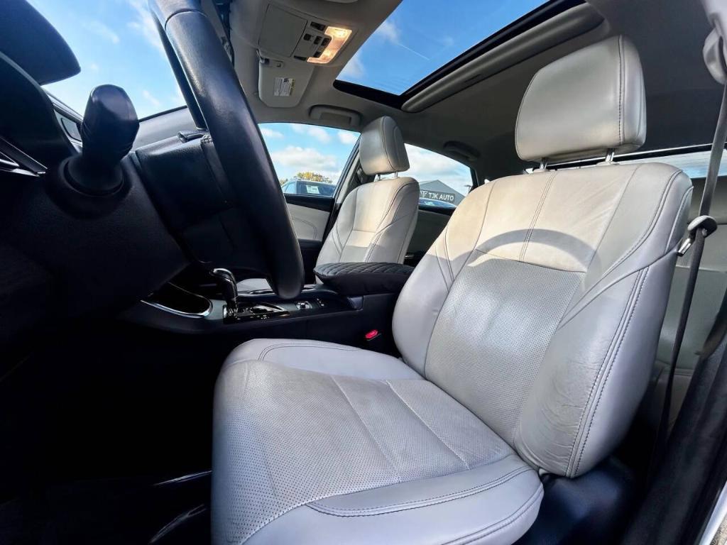 used 2015 Toyota Avalon Hybrid car, priced at $16,500