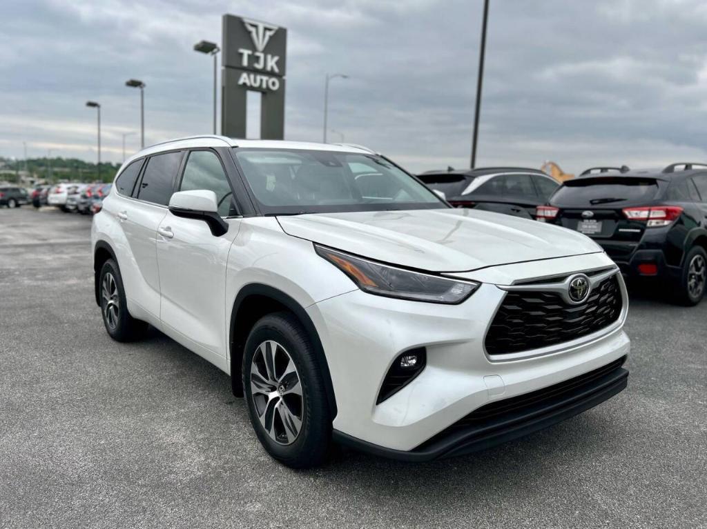 used 2021 Toyota Highlander car, priced at $34,500
