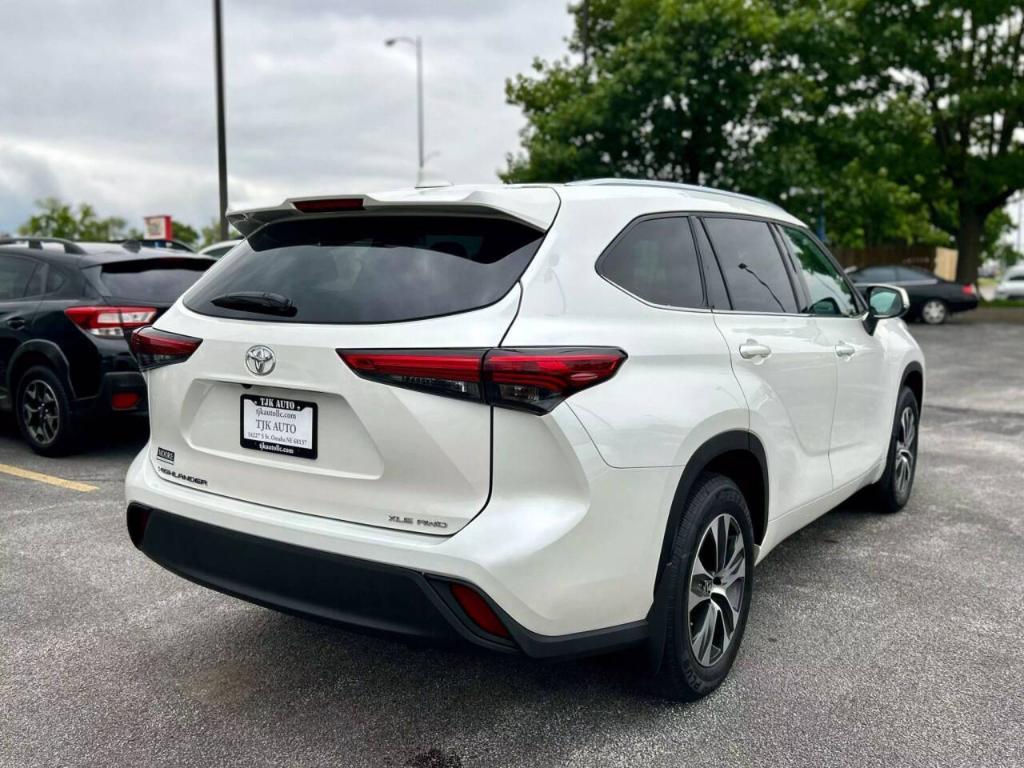 used 2021 Toyota Highlander car, priced at $34,500