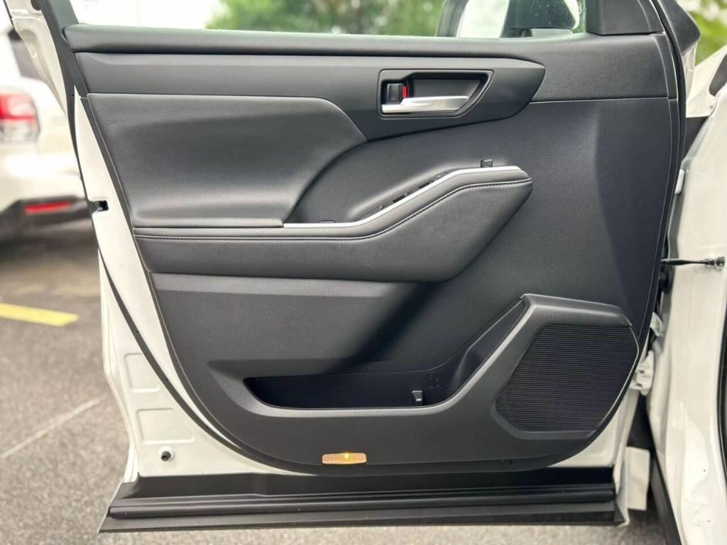 used 2021 Toyota Highlander car, priced at $34,500
