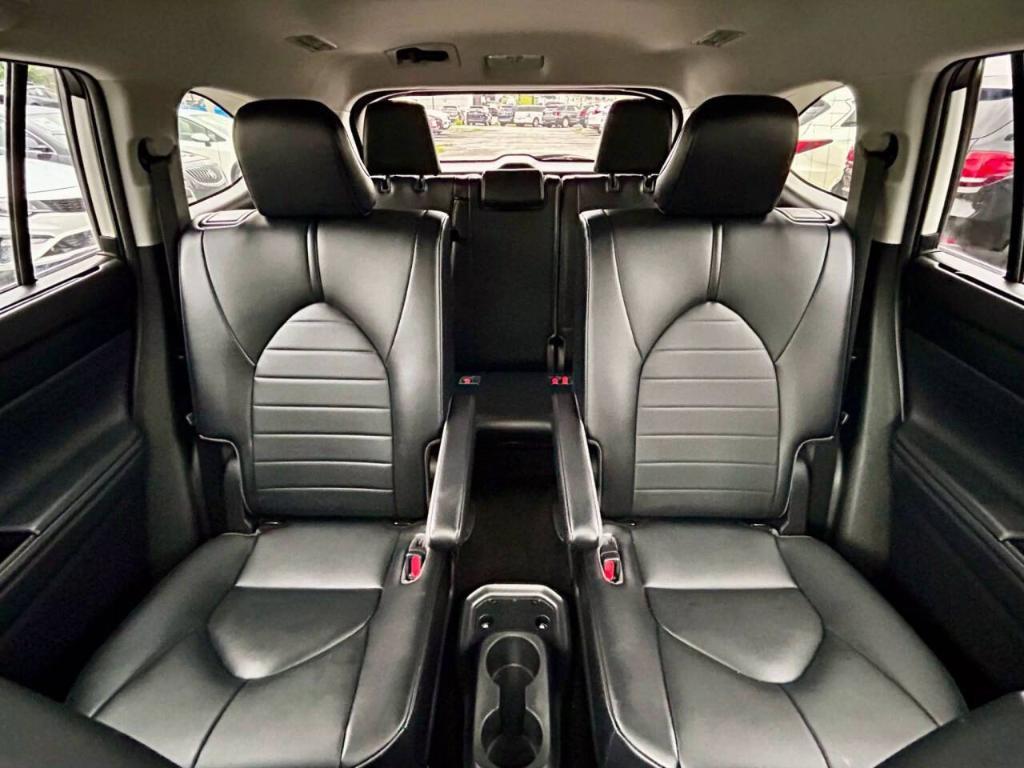 used 2021 Toyota Highlander car, priced at $34,500
