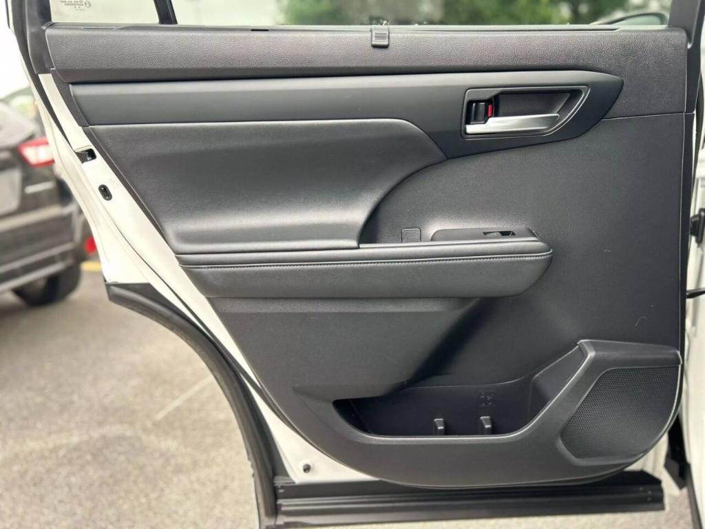 used 2021 Toyota Highlander car, priced at $34,500