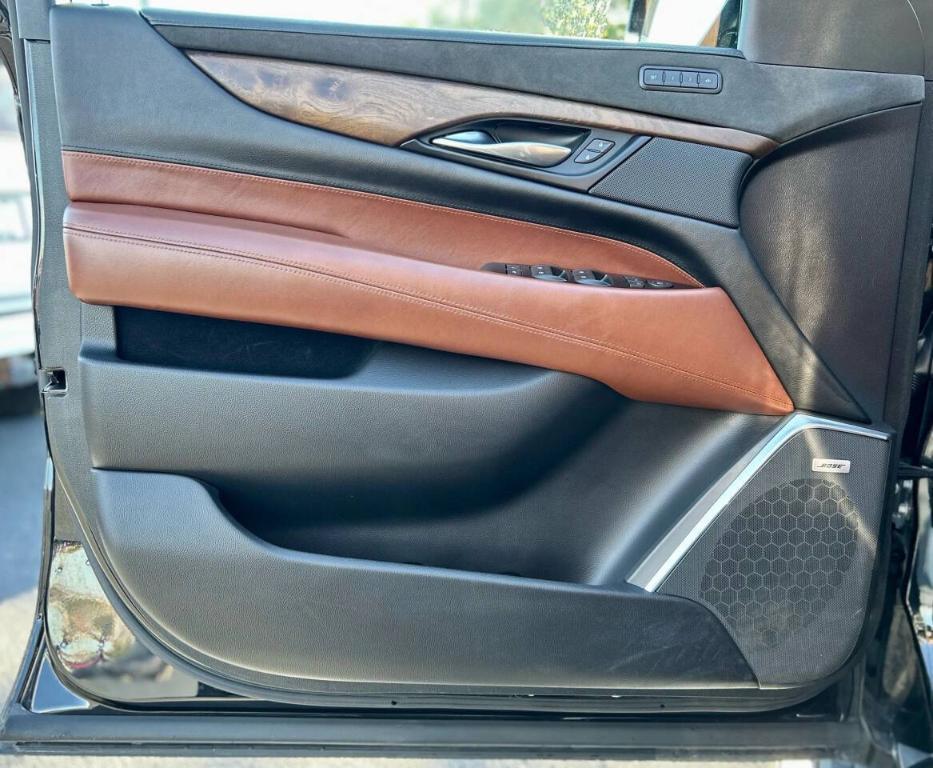 used 2020 Cadillac Escalade ESV car, priced at $36,500