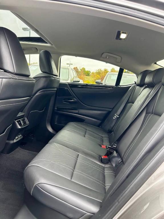 used 2019 Lexus ES 300h car, priced at $28,500