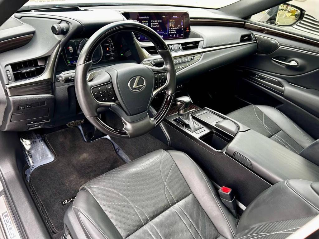 used 2019 Lexus ES 300h car, priced at $28,500